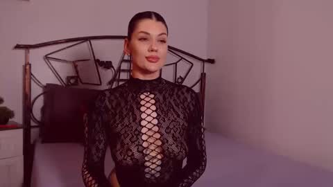 Snapshot of yvonneeverlee chatting on 28, 4, 2026 I V Y online show from 28, 4, 2026