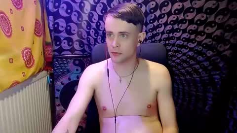 Snapshot of yyscript chatting on 10, 3, 2025 online show from 10, 3, 2025