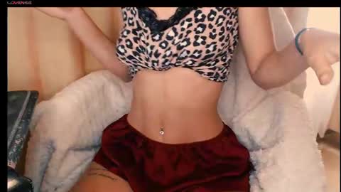 Snapshot of yzza_suave chatting on 10, 7, 2026 yzza_suave online show from 10, 7, 2026