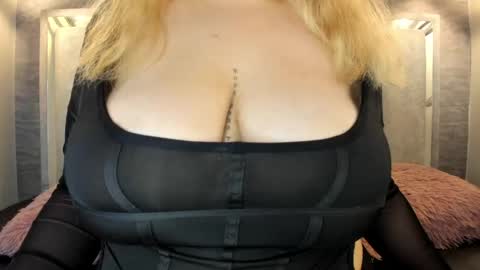 Snapshot of zafiro_claire chatting on 10, 5, 2026 Claire online show from 10, 5, 2026