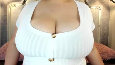 Snapshot of zafiro_claire chatting on 13, 5, 2026 Claire online show from 13, 5, 2026