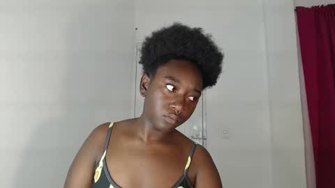 Snapshot of zahhysims chatting on 2, 2, 2025 zahhy online show from 2, 2, 2025