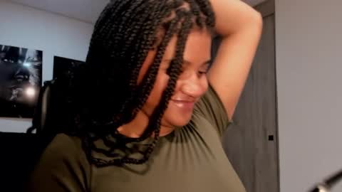 Snapshot of zahra_rose chatting on 3, 10, 2025 zahra_rose online show from 3, 10, 2025