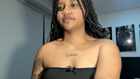Snapshot of zahra_rose chatting on 13, 10, 2025 zahra_rose online show from 13, 10, 2025
