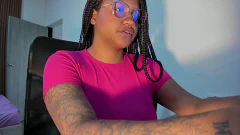 Snapshot of zahra_rose chatting on 13, 12, 2025 zahra_rose online show from 13, 12, 2025