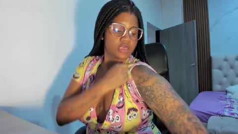 Snapshot of zahra_rose chatting on 15, 12, 2025 zahra_rose online show from 15, 12, 2025