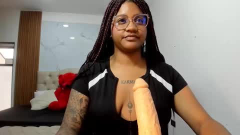 Snapshot of zahra_rose chatting on 25, 2, 2026 zahra_rose online show from 25, 2, 2026