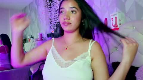 Snapshot of zaira_bonny chatting on 4, 6, 2026 Zaira Bonny online show from 4, 6, 2026