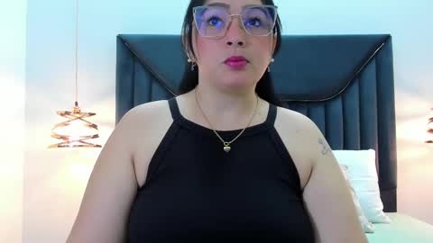 Snapshot of zamiragates1 chatting on 2, 3, 2025 zamiragates1 online show from 2, 3, 2025