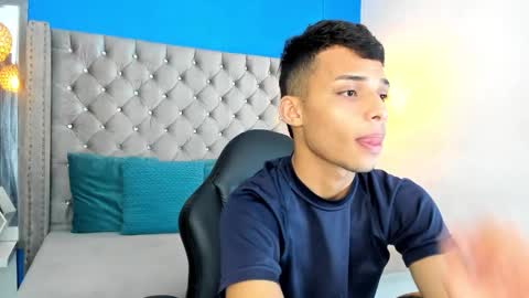 Snapshot of zan_shellby chatting on 11, 11, 2025 zan_shellby online show from 11, 11, 2025