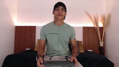 Snapshot of zander_2120 chatting on 21, 12, 2024 Zander online show from 21, 12, 2024