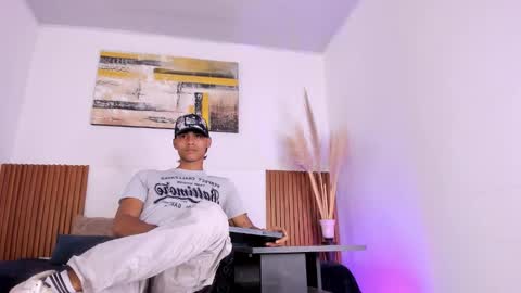 Snapshot of zander_2120 chatting on 11, 11, 2025 Zander online show from 11, 11, 2025