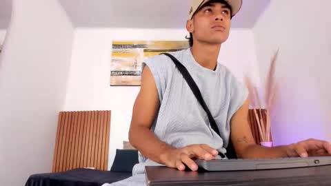 Snapshot of zander_2120 chatting on 20, 12, 2025 Zander online show from 20, 12, 2025