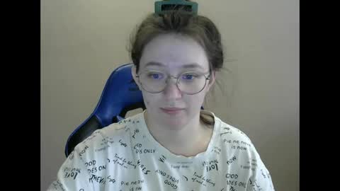 Snapshot of zara_golden chatting on 10, 2, 2025 chaturcum online show from 10, 2, 2025