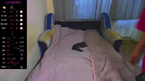 Snapshot of zara_golden chatting on 8, 10, 2025 chaturcum online show from 8, 10, 2025