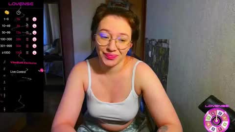 Snapshot of zara_golden chatting on 13, 10, 2025 chaturcum online show from 13, 10, 2025