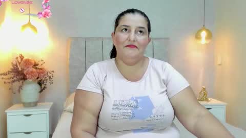 Snapshot of zara_milf_ chatting on 2, 3, 2026 zara online show from 2, 3, 2026