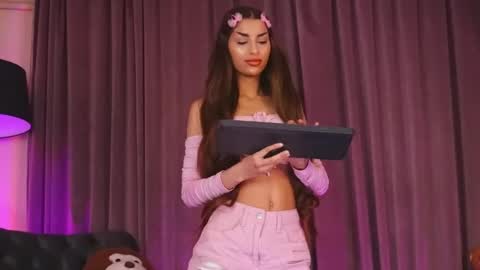 zariaavera online show from 24, 5, 2026