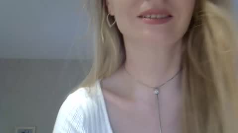 Snapshot of zarinaswift chatting on 14, 5, 2026 Zarina Swift online show from 14, 5, 2026