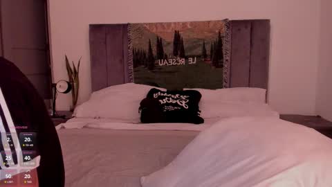 Snapshot of zayotto chatting on 15, 11, 2025 Hii im Zay. I save money for education. PVT Open. online show from 15, 11, 2025