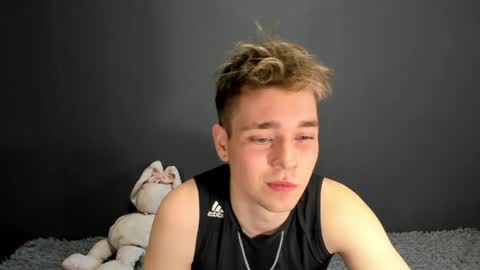 Snapshot of zeriixx chatting on 26, 4, 2026 Ethan online show from 26, 4, 2026
