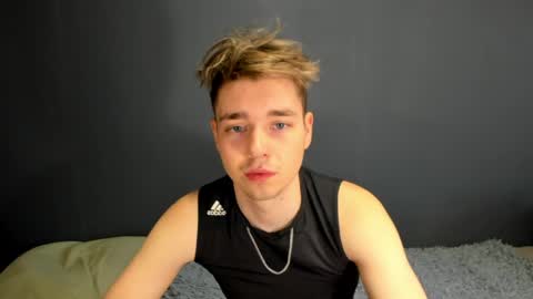 Snapshot of zeriixx chatting on 3, 5, 2026 Ethan online show from 3, 5, 2026