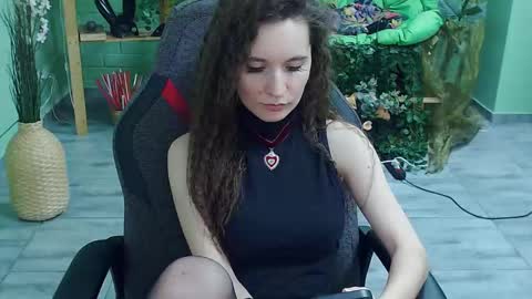 zianichols online show from 6, 3, 2025