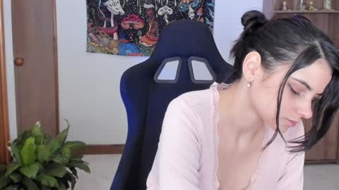 Zoe  online show from 19, 12, 2024