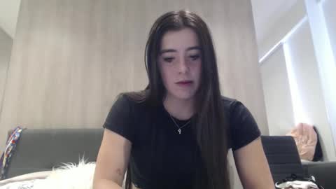 Snapshot of zoe_mill33r chatting on 10, 9, 2025 Zoe online show from 10, 9, 2025