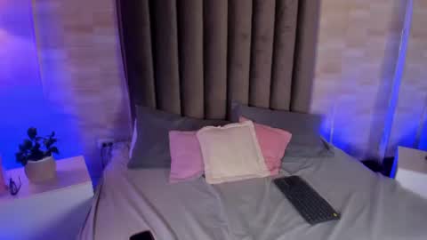 Snapshot of zoe_rousee_ chatting on 6, 8, 2026 zoe_rousee_ online show from 6, 8, 2026