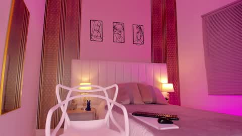 Hi guys i am Zoe  online show from 25, 9, 2025