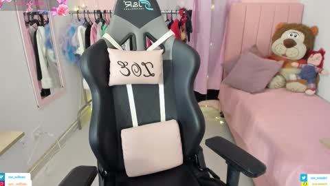 zoe_sullivan_ online show from 19, 1, 2026