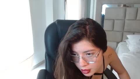 Snapshot of zoecruzz chatting on 5, 2, 2025 ZOE online show from 5, 2, 2025