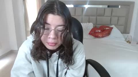 Snapshot of zoecruzz chatting on 17, 11, 2025 ZOE online show from 17, 11, 2025