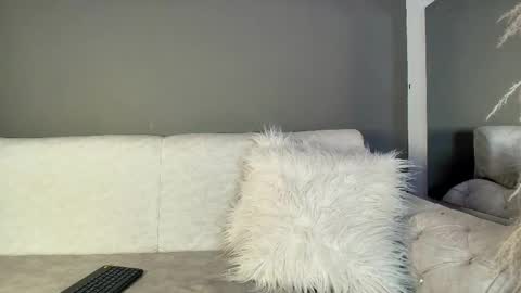 Snapshot of zoee_8 chatting on 4, 6, 2026 ZOE online show from 4, 6, 2026