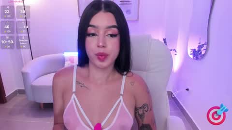 Snapshot of zoee_jackson chatting on 8, 3, 2025  zoee jackson online show from 8, 3, 2025