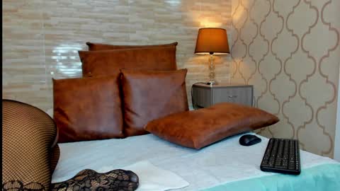 ZoeeSmitth online show from 5, 12, 2024