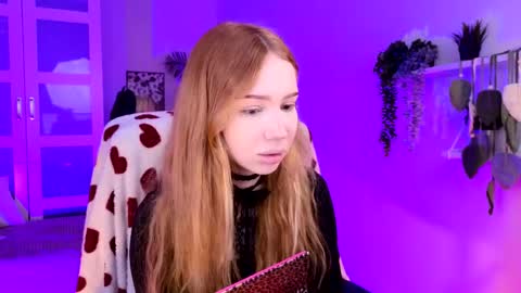 Snapshot of zoeford_ chatting on 12, 5, 2026 ZOE online show from 12, 5, 2026