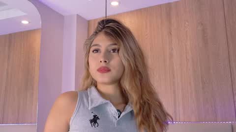 Snapshot of zoehangel chatting on 7, 4, 2026 Zoe online show from 7, 4, 2026