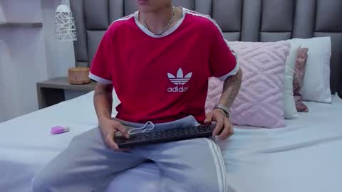 Zoe Krug online show from 3, 3, 2026