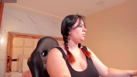 Snapshot of zoes_mile chatting on 28, 4, 2026 Zoes online show from 28, 4, 2026