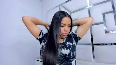 ZoeSwam online show from 6, 11, 2025