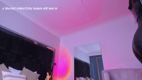 zoevidal_ online show from 6, 2, 2025