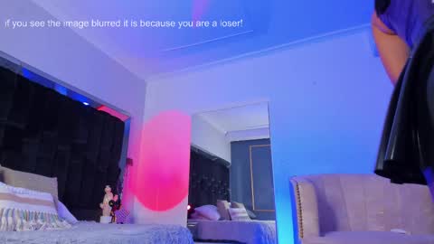 zoevidal_ online show from 3, 3, 2025