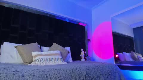 zoevidal_ online show from 6, 3, 2025