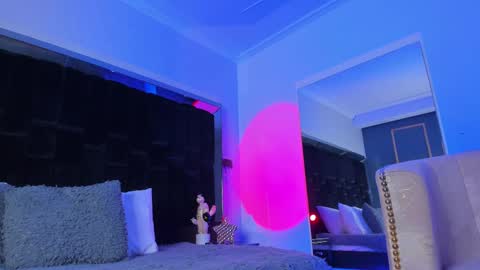 zoevidal_ online show from 7, 3, 2025