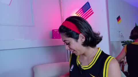 Snapshot of zoeypetit chatting on 16, 7, 2026 Zoey online show from 16, 7, 2026