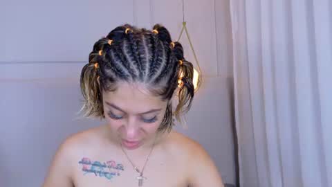 Snapshot of zoeypetit chatting on 22, 7, 2026 Zoey online show from 22, 7, 2026