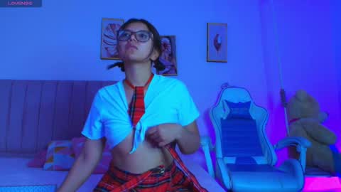 Snapshot of zoow_bluussh chatting on 4, 3, 2026 Zoe online show from 4, 3, 2026