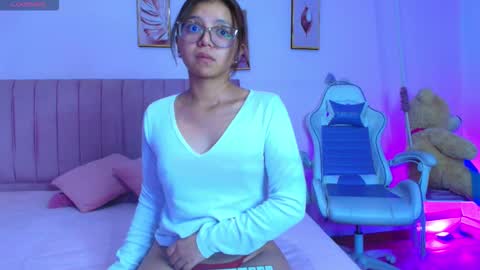 Snapshot of zoow_bluussh chatting on 9, 3, 2026 Zoe online show from 9, 3, 2026